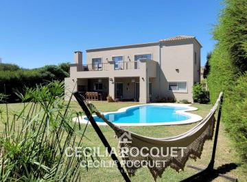 Casa · 230m² · 5 Ambientes · 2 Cocheras · Casa en Venta Don Joaquín Canning