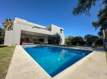 Casa · 520m² · 8 Ambientes · 4 Cocheras · Espectacular Casa de Categoria en Valle Escondido – Barrio Los Soles
