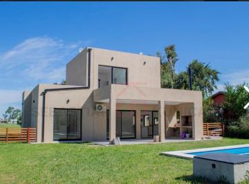 Casa · 134m² · 4 Ambientes · 1 Cochera · Casa en Venta en El Barrio El Ensueño, Escobar