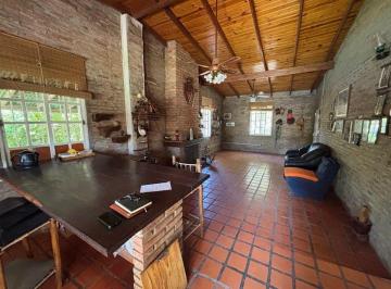 Casa de 3 ambientes, Funes · Venta - Casa Estilo Campo de 2 Dorm. en Funes