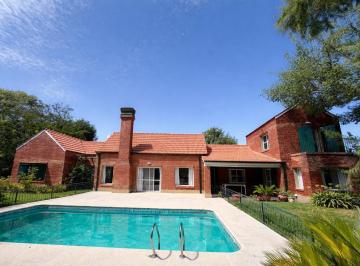 Casa · 315m² · 9 Ambientes · 4 Cocheras · Casa en golfer'S