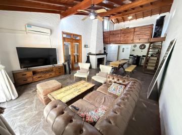 Casa · 151m² · 4 Ambientes · 2 Cocheras · Casa Céntrica en Ingeniero Maschwitz - Escobar