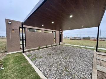 Casa · 98m² · 4 Ambientes · 2 Cocheras · Casa 3 Dorm Cochera Doble Docta Central Financiada