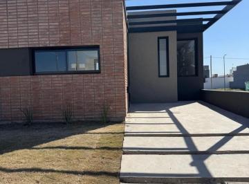 Casa · 75m² · 3 Ambientes · 1 Cochera · Duplex 2 Dorm Losa Radiante Rincones de Manantiales