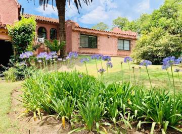 Casa · 300m² · 6 Ambientes · 4 Cocheras · Venta - Casa con Vistas a Las Sierras en Condor Alto