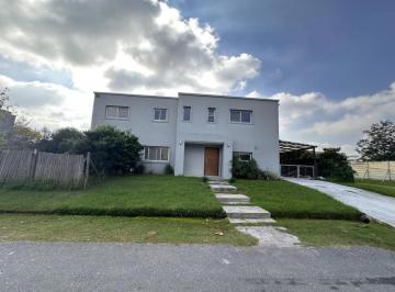 Casa · 200m² · 4 Ambientes · 2 Cocheras · Casa en Venta en Los Tacos de 4 Ambientes