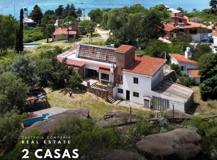 Casa · 400m² · 10 Ambientes · 1 Cochera