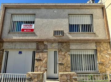 Casa · 164m² · 6 Ambientes · 2 Cocheras · Venta - Casa de 3 Dorm. con Cochera y Patio en Zona Norte Arroyito Refinerias, Rosario
