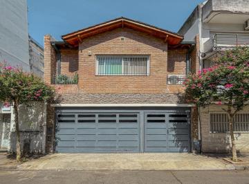 Casa · 285m² · 6 Ambientes · 2 Cocheras · Venta/ Permuta - Casa 2 Dorm., Comodín, Quincho y Cochera - Centro, Rosario