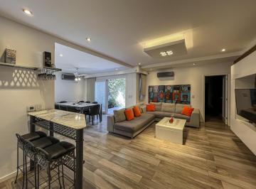 Casa · 285m² · 6 Ambientes · 2 Cocheras · Venta/ Permuta - Casa 2 Dorm., Comodín, Quincho y Cochera - Centro, Rosario