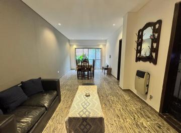 Casa · 152m² · 4 Ambientes · 1 Cochera · Venta - Casa de 3 Dorm., Patio y Cochera, Rosario