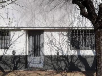 Casa · 70m² · 6 Ambientes · Venta Casa Al Frente - 1ero de Mayo Al 900, 2 Dorm., Arroyo Seco