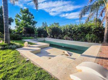 Casa · 250m² · 7 Ambientes · 2 Cocheras · Venta - Casa de 3 Dorm. y Pileta en Lote de 900 m², Roldán
