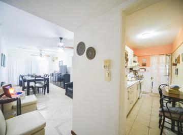 Departamento · 60m² · 5 Ambientes · Venta - Departamento de 3 Dorm., Martin - Rosario