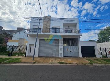 Casa · 212m² · 3 Ambientes · 2 Cocheras · Casa en Venta en Pilar, G. B. a. Zona Norte, Argentina