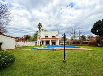 Casa · 166m² · 6 Ambientes · 2 Cocheras · Venta - Casa 3 Dorm., Piscina - Funes
