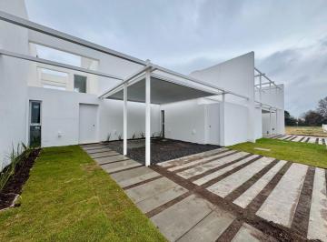 Casa · 220m² · 5 Ambientes · 4 Cocheras · Venta Casa 3 Dorm. Campo Chico