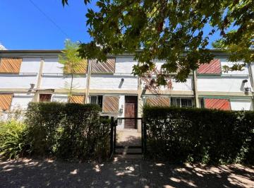 Casa de 4 ambientes, La Plata · Venta Duplex de Tres Dorm.