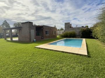 Casa · 79m² · 5 Ambientes · 2 Cocheras · Venta - Casa 2 Dorm. y Pileta - Apto Crédito - Barrio Las Tardes, Roldán