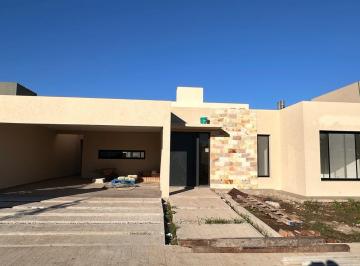 Casa · 198m² · 4 Ambientes · 2 Cocheras · Venta Casa 3 Dorm.. Don Mateo, Funes