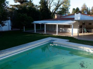 Casa · 210m² · 8 Ambientes · 3 Cocheras · Venta - Casa Quinta, 3 Dorm., 3 Baños, Piscina, a m de Ruta 9 - Funes