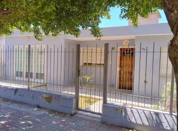 Casa · 85m² · 5 Ambientes · 1 Cochera · Casa 2 Dorm. en B° San Lorenzo