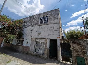 Casa · 49m² · 4 Ambientes · Venta Casa 4 Ambientes Lote Propio Apto Crédito a Reciclar, Acepta Permuta