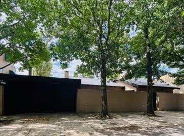 Casa de 4 ambientes, La Plata · Casa en Venta Entre Caminos en City Bell