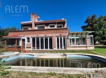 Casa · 1070m² · 6 Ambientes · 6 Cocheras · Casa en El Ombu