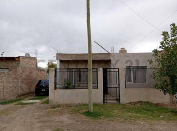 Casa · 64m² · 4 Ambientes · 1 Cochera · Venta de Casa. Villa Regina