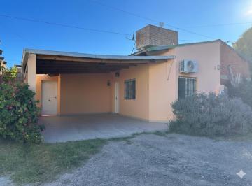 Casa · 70m² · 4 Ambientes · 1 Cochera · Casa de Dos Dorm. en Venta - Las Grutas