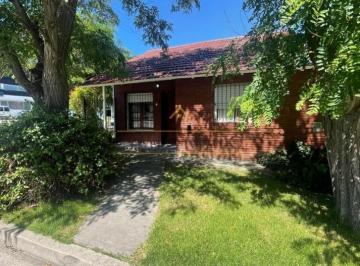 Quinta vacacional · 102m² · 3 Ambientes · 1 Cochera · Venta de Chalet 3 Ambientes, Barrio Colinas de Peralta Ramos, Mar del Plata
