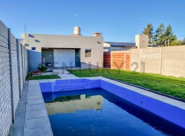 Casa · 100m² · 3 Ambientes · 2 Cocheras · Casa en Venta en La Plata de un Dormitorio Parque y Pileta en Sicardi