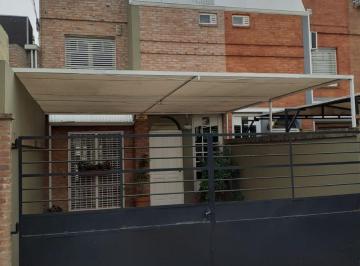 Casa de 4 ambientes, Bahía Blanca · Triplex con Patio en Venta Frente Al Club Sportiva