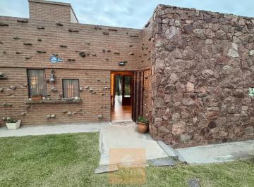 Casa · 103m² · 2 Ambientes · 2 Cocheras · Casa en Venta Estancia Vieja