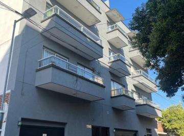 Departamento de 2 ambientes, Monte Castro · Departamento 2 Ambientes Al Frente con Balcon y Cochera