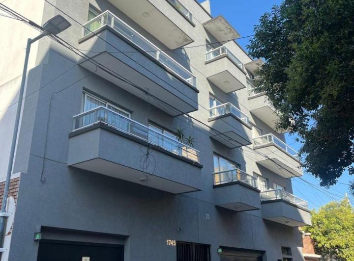 Departamento 2 Ambientes Al Frente con Balcon y Cochera