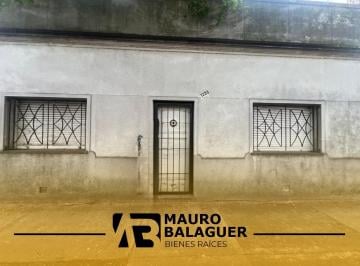 Casa · 84m² · 4 Ambientes · 2 Cocheras · Casa en Aldo Bonzi a Refaccionar - Apto Credito - 3 Dorm.