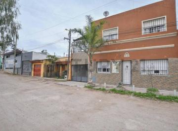 Casa · 220m² · 5 Ambientes · 1 Cochera · Oportunidad Tres Casas en Bloque