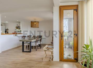 Departamento · 90m² · 4 Ambientes · 1 Cochera · Piso de Categoría en Venta, Terraza y Quincho, Zona Norte