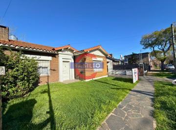 Casa · 80m² · 4 Ambientes · Venta PH 4 Ambientes Al Frente con Jardín, Galería y Parrilla – Villa Adelina