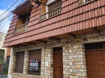 Casa de 4 ambientes, Bahía Blanca · Casa con 240 m² Totales y 4 Ambientes en Venta en Centro Norte