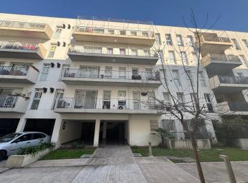 Departamento · 78m² · 5 Ambientes · Departamento en Venta de Tres Dorm., Balcon Corrido y Cochera Cubierta - Zona Parque Lezama