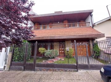 Casa · 241m² · 4 Ambientes · 1 Cochera · Casa en Venta Zona Puerto