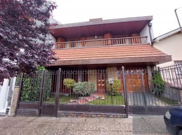 Casa · 241m² · 4 Ambientes · 1 Cochera · Casa en Venta Zona Puerto