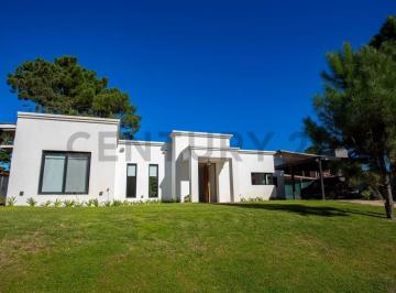 Casa · 234m² · 4 Ambientes · 1 Cochera · Casa en Venta 4 Ambientes Pinamar Barrio Alamos