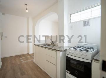PH · 50m² · 3 Ambientes · PH de 2 Dorm. Al Frente en Venta en La Plata - Restaurado