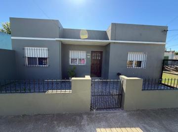 Casa de 3 ambientes, Chascomús · Casa Sobre Esquina en Calle Italia