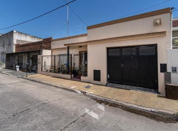 Casa · 108m² · 2 Ambientes · 1 Cochera · Casa en Venta de 2 Ambientes en Moron