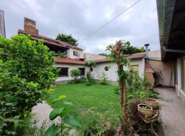 Casa · 251m² · 4 Ambientes · 2 Cocheras · Terreno en Temperley Oeste